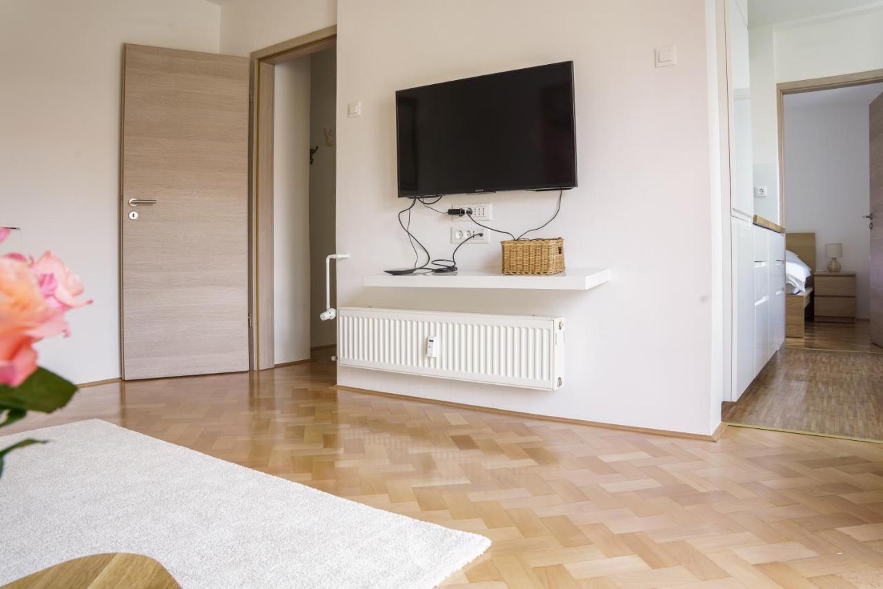 Bright Apartment Любляна Екстериор снимка