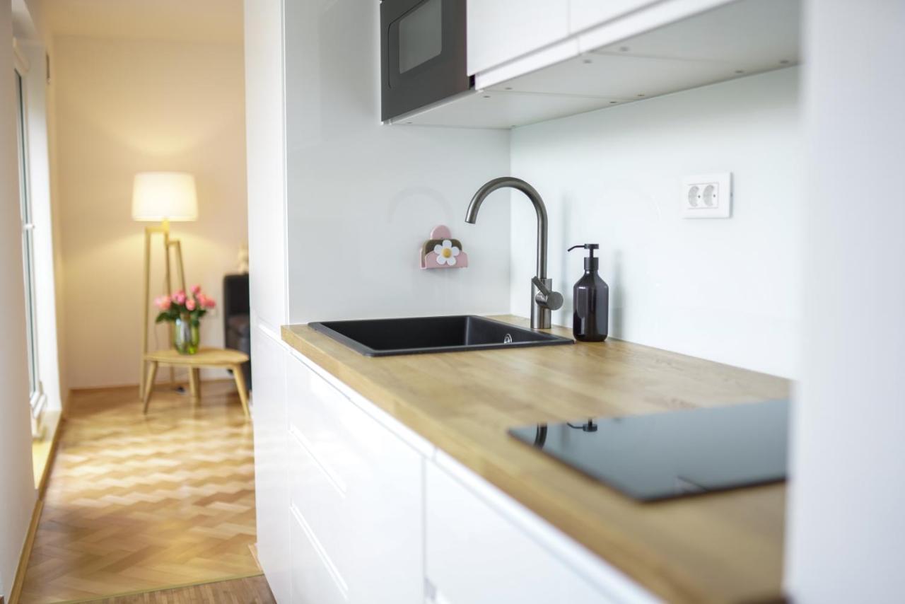 Bright Apartment Любляна Екстериор снимка